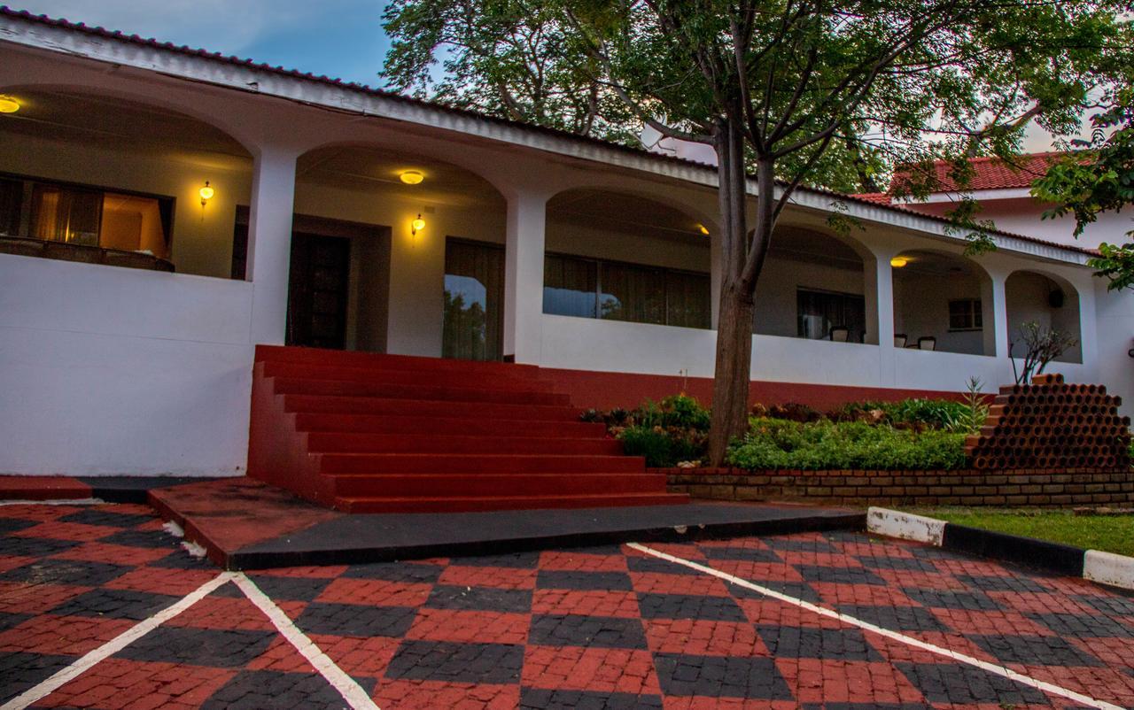 The White House Of วิกตอเรียฟอลส์ ภายนอก รูปภาพ